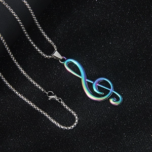Collier en acier inoxydable avec pendentif note de musique aux reflets arc-en-ciel