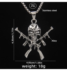 Détail du collier punk avec pendentif tête de mort et chaîne en acier inoxydable de 70cm