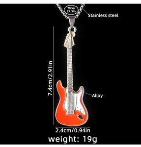 Detaillierte Maße der orangefarbenen Gitarrenhalskette mit 70cm Edelstahlkette