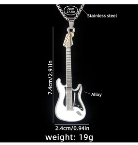 Details zur weißen E-Gitarren-Halskette mit Maßen und 70 cm langer Edelstahlkette