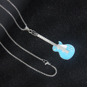 Collier avec pendentif guitare électrique bleue en acier inoxydable émaillé