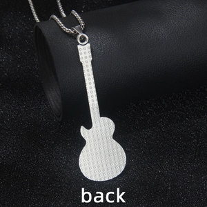 Collier guitare électrique en acier inoxydable argenté avec gaufrage d'étoiles au dos