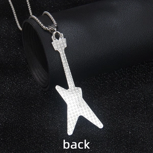 Collier avec pendentif guitare électrique argentée avec texture étoilée au dos pour homme