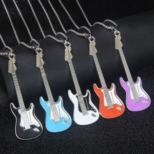 Halskette Aus Edelstahl Mit Gitarrenanhänger Buntes Öltropfen-Design Rock Hip Hop Nische Pullover Kette Schmuck Für Damen Herren