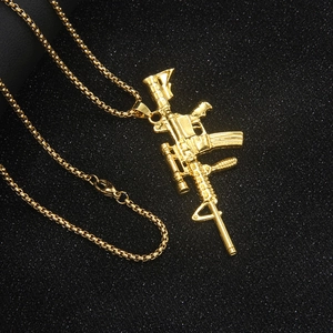 Golden rifle pendant necklace with scoped submachine gun design for men hip hop style