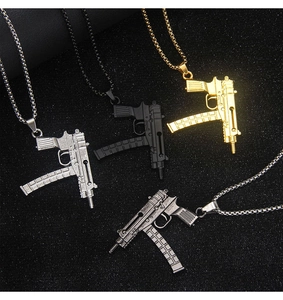 Maschinenpistole Modell Anhänger in Gold Silber und Schwarz Edelstahl Halskette Set