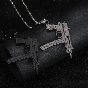 Maschinenpistole Anhänger Halsketten in Schwarz und Silber für Gaming Liebhaber