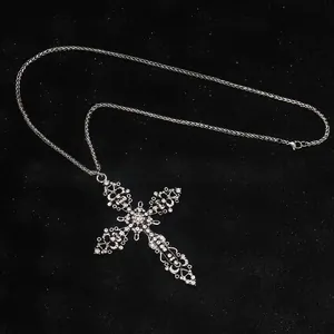 Grand collier pendentif croix punk gothique en acier inoxydable avec strass brillants
