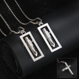 Collier Pendentif Balle en Acier Inoxydable Style Industriel pour Hommes Cadre Rectangulaire Rotatif en Alliage Punk Hip Hop Bijoux