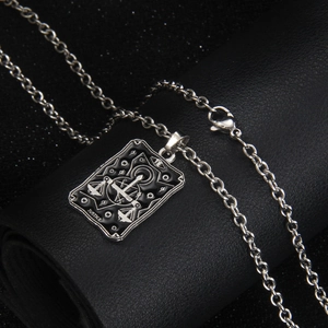 Collier pendentif Tarot Justice en acier inoxydable avec émail noir pour hommes