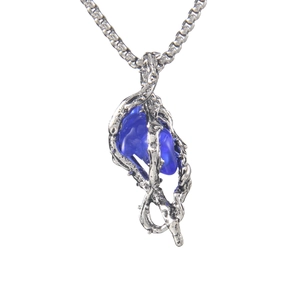 Collier gothique cœur d'épines avec pendentif cristal bleu foncé et finition vintage