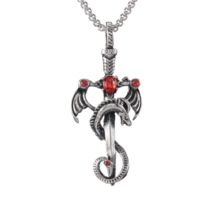 Pendentif dragon et épée rétro en acier inoxydable argenté avec pierres rouges
