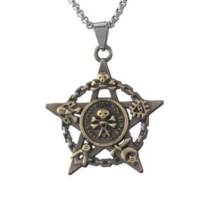 Pendentif pentagramme crâne pirate vintage avec symboles maçonniques sur chaîne
