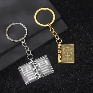 Porte-clés pendentif livre croix vintage avec design miniature en métal fonctionnel