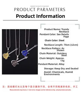 Dimensions détaillées du collier pendentif guitare avec une chaîne de 70 cm