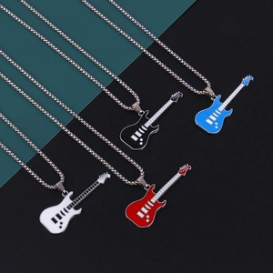 Collier Pendentif Guitare en Alliage Chaîne en Acier Inoxydable Thème Musique Rock Instrument Émail Bijoux Pour Hommes Femmes