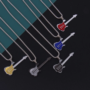 Collier Pendentif Guitare Électrique Rock pour Hommes Femmes Acier Inoxydable Alliage Pendentif Instrument de Musique Bijoux Hip Hop