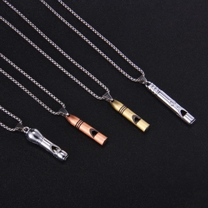 Collier à pendentif sifflet rétro en quatre finitions de métal, argent, or et cuivre