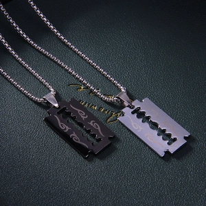 Ensemble de pendentifs lame flamme noir et argent avec chaînes box en acier inoxydable
