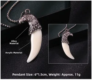 Vue détaillée du pendentif aigle et croc de 6x1,5 cm en alliage sur une chaîne argent