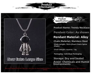 Détail du pendentif astronaute mobile avec chaîne argentée et spécifications du produit