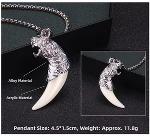 Détail du pendentif tête de tigre et dent de loup avec dimensions 4.5x1.5cm et poids 11.8g