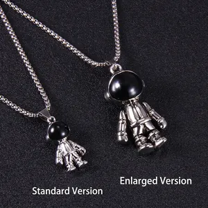 Collier avec pendentif astronaute en tailles grande et normale en acier inoxydable poli