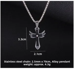 Détail du pendentif croix et aile avec dimensions et spécifications de chaîne en acier