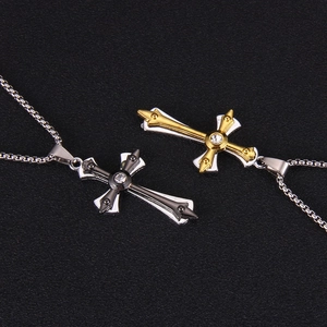 Collana gotica punk con ciondolo a croce in acciaio inossidabile e zircone in oro e argento