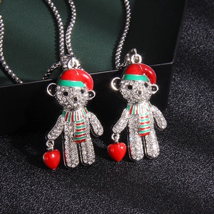 Exquis Collier Pendentif Ours de Noël en Acier Inoxydable Strass Cœur Incrusté Bijoux Dessin Animé pour Femmes Hommes Cadeau