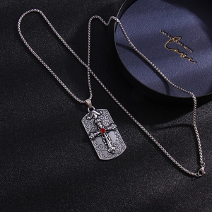 Collier vintage en acier inoxydable avec pendentif croix carrée et pierre rouge unisexe