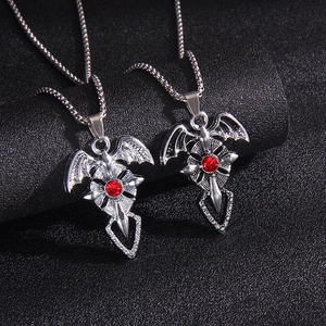 Collier Pendentif Croix Ailes de Chauve-souris Gothique en Acier Inoxydable Alliage Strass Pierre Rouge Punk Hip Hop Bijoux Halloween