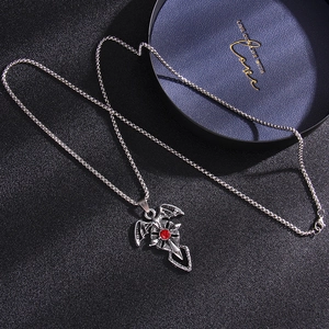 Collier gothique croix chauve-souris en acier inoxydable avec zircon rouge
