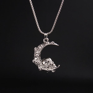 Collier Pendentif Lune Crâne Gothique en Acier Inoxydable Alliage Bijoux Punk pour Hommes Femmes Vintage Lune de Cratère