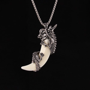 Vintage Stainless Steel Coiled Dragon Wolf Fang Pendant Necklace For Men Women Retro Punk Alloy Acrylic Gothic Jewelry Gift