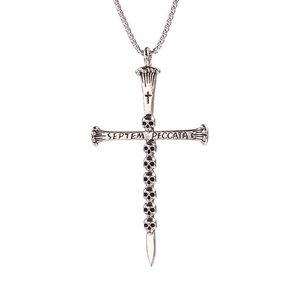 Gothic Totenkopf-Kreuzkette aus Vintage-Silberstahl mit Septem Peccata Gravur