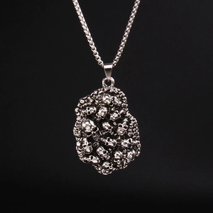 Collier Pendentif Crâne en Acier Inoxydable Gothic Punk pour Hommes Femmes Argent Antique Alliage Crâne Rock Hip Hop Bijoux