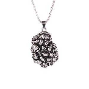 Collier punk gothique avec pendentif crânes empilés et chaîne en métal argenté