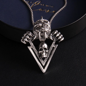 Pendentif tête de tigre et crâne en acier inoxydable argenté de style punk gothique