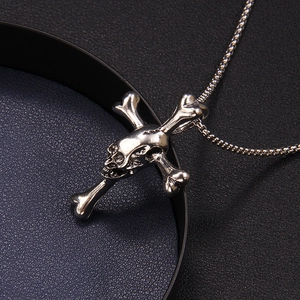 Collana punk da uomo con teschio e ossa incrociate in acciaio inossidabile e catena a sfere