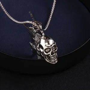 Collier pendentif squelette de poisson crâne en argent vintage de style gothique