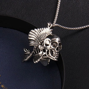 Pendentif poisson crâne gothique en acier inoxydable argenté vintage avec chaîne boîte