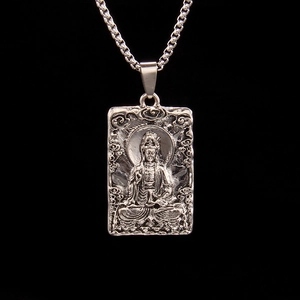Collana con Pendente Buddha Guanyin in Acciaio Inossidabile Retrò Uomo Donna Stile Etnico Lega Rilievo Piastra Rettangolare Gioielli