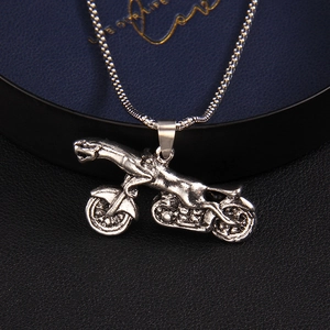 Retro punk style leopard motorcycle necklace pendant with silver vintage metal texture
