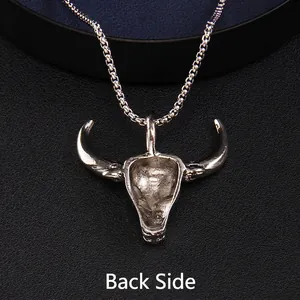 Collier avec pendentif crâne de taureau vintage en argent avec chaîne box, vue de dos
