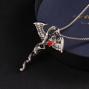 Collier croix dragon gothique avec pendentif cristal rouge et chaîne à billes argent