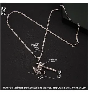 Détail du pendentif hache tête de mort en acier inoxydable avec mesures 5,2 x 2,6 cm
