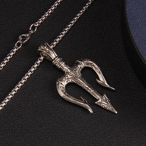Hip hop trident pendant necklace in vintage silver finish with engraved details