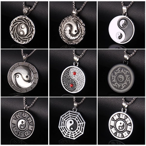 Collana con Ciondolo Vintage Yin Yang Tai Chi Otto Trigrammi in Acciaio Inossidabile Lega Strass Intarsiato Gioielli Totem Unisex