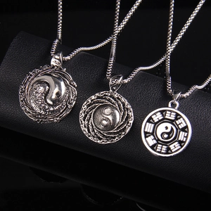 Collane pendenti Yin Yang Bagua vintage in acciaio inossidabile con finitura ossidata su pelle